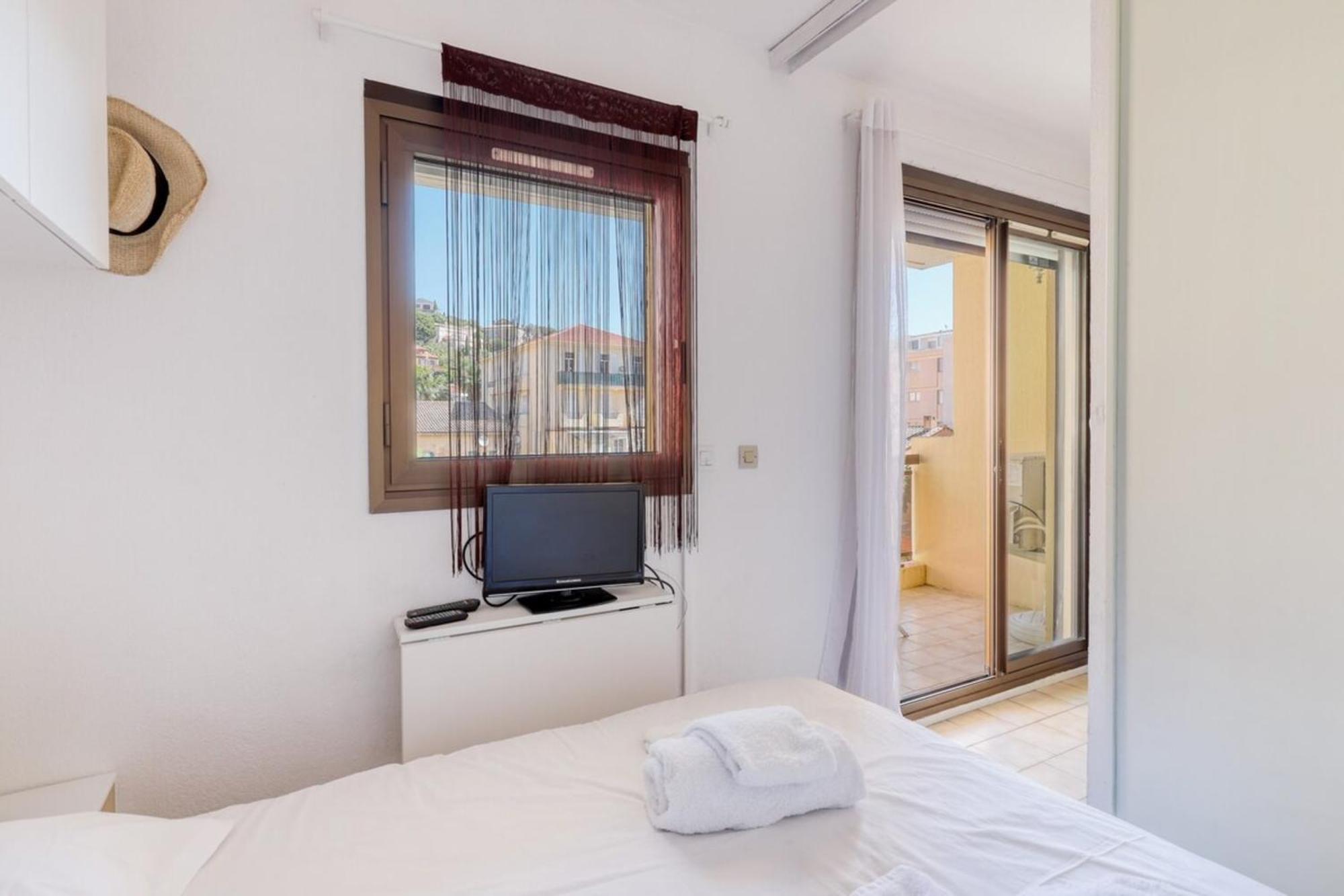 Lavandou - T2 In The Center - 200 M From The Sea Apartment